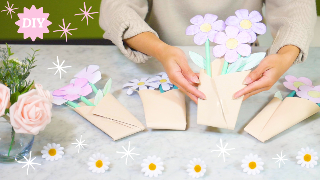 How to wrap your Mother's Day flowers in craft paper!  How to wrap flowers,  Flower bouquet diy, Diy bouquet